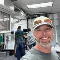 Chris Strom's Instagram, Twitter & Facebook