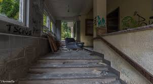 Auch In Diesem Hotel Ist Schon Lange Nichts Mehr Los Lostplace Im Wald Hotel Schwarzwald Hotel Dachstuhl