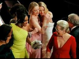 Masa bilti tzafui, a hobbit: Saoirse Ronan Margot Robbie Gal Gadot And Other Photos Margot Robbie Gal Gadot Robbie