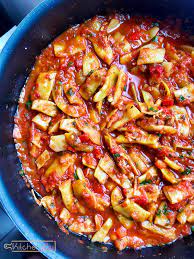 Adăugăm 1/2 cană de apa, punem capacul si lăsăm să fiarbă. Fasole Galbena Cu Sos De Rosii Pastai Scazute Kitchen4bu Ro