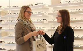 Ausbildung Zum Augenoptiker Infos Und Freie Platze