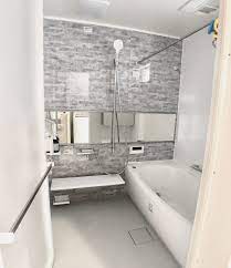 misakiのおうちキロク on instagram お風呂はtotoのサザナ ほっカラリ床に惹かれて決めました パネルはクレアライトグレー 住み始めて半月が経ちましたが 毎日 旦那が水切りワイパー 吹きあげしてくれているのできれいに保ててます 浴室リフォーム 浴室