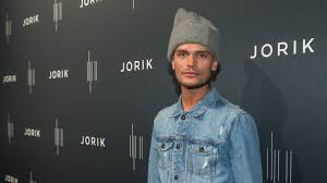 The rotterdam influencer walked around with a black eye for a week. Koen Kardashian Komt Met Alles Onthullend Boek Rtl Boulevard