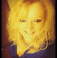 Amazon.com: Love Never Dies: 9798375138732: Curry, Loretta, Boshears,  Kristin: Books