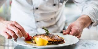 Das herzstück unseres restaurants ist die große bar und der einladende lounge bereich aus edlen hölzern. Ausgefallene Restaurants In Munchen Gourmetkuche Und Streetfood Cm Modelagentur