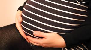 Schwangerschaftsstreifen sind sichtbare, bläulich schimmernde risse in der unterhaut an brust, bauch, hüfte und gesäß. Fragen An Die Hebamme Was Hilft Gegen Schwangerschaftsstreifen Von Guten Eltern
