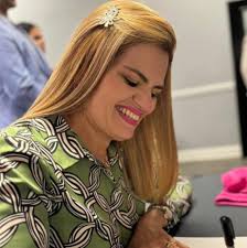 Apóstol Wanda Rolón is with Eduardo García.