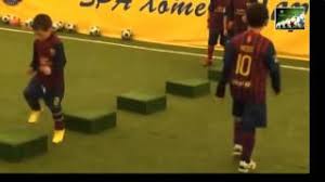 تجوز الأضحية عن الميت كما يجوز الحج عنه والصدقة عنه، وإن ضحى بشاة واحدة عنه وعن أهل بيته أجزأه ذلك في أظهر قولي العلماء، وهو مذهب مالك وأحمد فإن الصحابة. Ù‡ÙƒØ°Ø§ ÙƒØ§Ù† ÙŠØªØ¯Ø±Ø¨ Ù…ÙŠØ³ÙŠ ÙˆÙ‡Ùˆ ØµØºÙŠØ± Ù…Ø¹ Ø¨Ø±Ø´Ù„ÙˆÙ†Ø© Barcelone Youtube