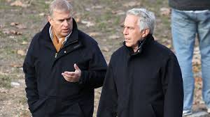Prins andrew är bestört över de anklagelser om pedofili, människohandel och sexbrott som riktas mot hands nu framlidne vän jeffrey epstein. Prince Andrew Interview Jeffrey Epstein Stay Was Wrong Thing To Do Bbc News