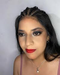 Cada mirada tiene su historia, y hoy quiero contarla con un toque de  misterio… Con una mezcla perfecta de sombras profundas y difusas, este  #smokeyeye es mucho más que una técnica, es