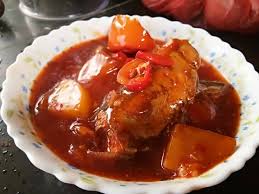 Potong bawang besar, bawang putih dan cili padi. Step By Step Buat Sambal Sardin Yang Sedap