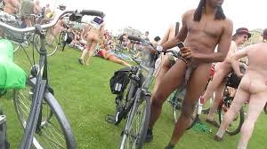 Naked Bike Ride - video 2 - ThisVid.com