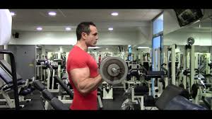 Le curl incliné est un exercice d'isolation qui sollicite surtout le biceps. Musculation Des Avant Bras Le Curl Inverse Youtube