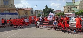 Wśród ich postulatów znajduję się również żądanie nowych i korzystnych. T9lvhm570mu Em