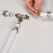 Comment Bien Raccorder Ses Tubes Multicouches En 2020 Installation Plomberie Plomberie Et Laiton
