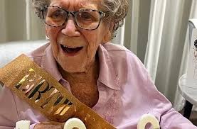 O femeie de 10 de ani a împărtășit secretele simple ale longevității