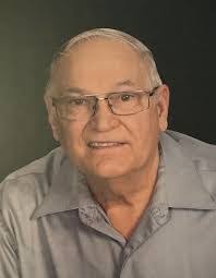 Russel Hill's Instagram, Twitter & Facebook