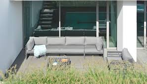 Idee Fur Die Moderne Terrassengestaltung Beispiel Mit Outdoor Sofas Beistelltisch In 2020 Garten Ideen Outdoor Dekorationen Terrassengestaltung