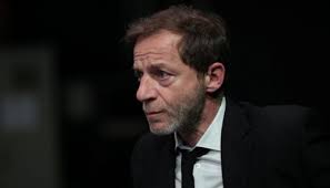 Ο δημήτρης λιγνάδης, ο νέος καλλιτεχνικός διευθυντής στοχεύει σε μια νέα κατεύθυνση. Neos Kallitexnikos Diey8ynths Toy E8nikoy 8eatroy O Dhmhtrhs Lignadhs Hmerodromos