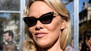 Pamela anderson has married her bodyguard dan hayhurst, people confirms. Nach Blitzehe Pamela Anderson Datet Jetzt Ihren Bodyguard Promiflash De