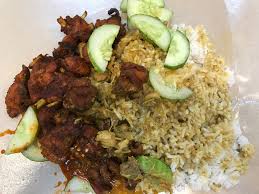 Di kota bharu, tempat paling terkenal dengan nasi air ialah restoran mak su nab nasi air. Nasi Kak Wok Negeri Che Siti Wan Kembang Kelantan Darul Naim