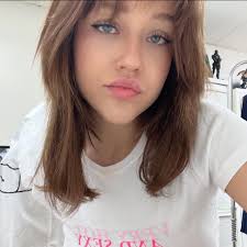 Sabrina Dodd's Instagram, Twitter & Facebook