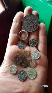 See more of seconda guerra mondiale on facebook. L Hobby Del Tombarolo Gli Costa Caro Trovato Con Una Collezione Di Reperti Archeologici