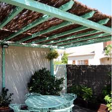 Les Canisses Pour Faire De L Ombre Le Guide De Construction Des Pergolas Et Tonnelles