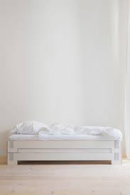 Das bett siebenschläfer von moormann ist durchdacht und einfach im handling beim aufbau, weil das designerbett muss lediglich zusammengesteckt werden und damit sind auch die aufbauarbeiten fertig. Tagedieb Stapelbett Nils Holger Moormann Mobel Gmbh