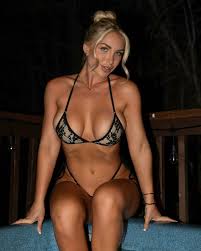 Shayna Holt - Free pics, galleries & more at Babepedia