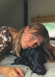 Gwen Farris's Instagram, Twitter & Facebook