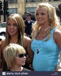 Die schwester von sängerin britney spears war mit töchterchen maddie briann gerade auf dem weg zu einer routineuntersuchung in mississippi, als der fotograf auf den auslöser drückte. Britney Spears 2005 Photos Best Britney Spears Everytime