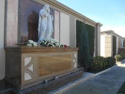Carrie Fisher 1956 2016 Forest Lawn Memorial Park Hollywood Hills Los Angeles Los Angeles Cemetery Headstones Famous Graves Forest Lawn Memorial Park
