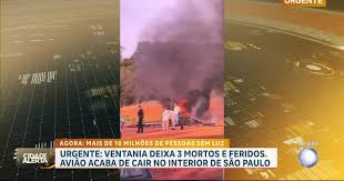 Avião de pequeno porte cai e explosão deixa vítima carbonizada em Mogi Mirim (SP)