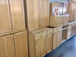 Foot showroom is home to connecticut's largest selection of kitchen and bath cabinetry. Boston Building Resources On Twitter Gently Used Maple Kitchen Cabinet Set For Sale At Bargain Price Participate In The Re Use Movment Buy Used See Details Here Https T Co Pq1qvalvly Thisjustin Bostoncarpenter Bostonkitchen Reuse