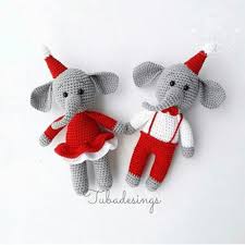 Amigurumi Kirmizi Elbiseli Fil Tarifi Amigurumi Orgu Projeleri Orme Bebekler