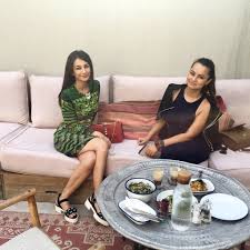 She supports liverpool and borussia dortmund. Yalda Hakim On Twitter Missing Good Coffee People Watching And The Compang Of Family Lockdown Stayhome