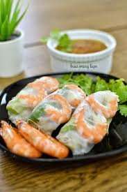 In vietnamese, fresh spring rolls made with rice paper are called gỏi cuốn, translating to salad rolls (gỏi is means salad and cuốn means to coil or to roll). Popia Vietnam Dengan Sos Pencicah Power Buat Orang Lapo