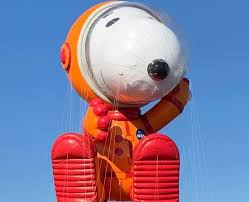 The 93rd annual macy's thanksgiving day parade will float down the streets of manhattan for a day packed with performances, balloons and a santa claus sighting. Astronaut Snoopy Takes To The Skies At Macy S Thanksgiving Parade