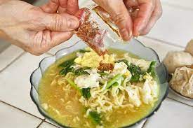 Sayangnya, kendati kaya akan nutrisi yang penting bagi tubuh, sejumlah makanan alami pun sudah mengandung lemak dan kalori yang tinggi sehingga sangat berpotensi membuatmu gemuk. Mie Instan Atau Nasi Mana Yang Lebih Cepat Membuat Gemuk Alodokter