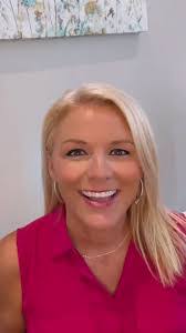 Veronica Davidson's Instagram, Twitter & Facebook