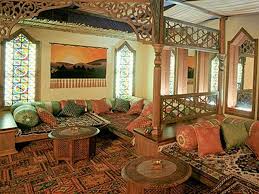 This Arabic Lounge Is Beautifully And Tastefully Decorated With Plush Cushions And Soft Furnishings Middle Eastern Decor Home House Design