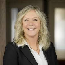 Laura Ford's Instagram, Twitter & Facebook