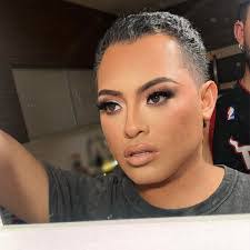 Kasandra Perry's Instagram, Twitter & Facebook