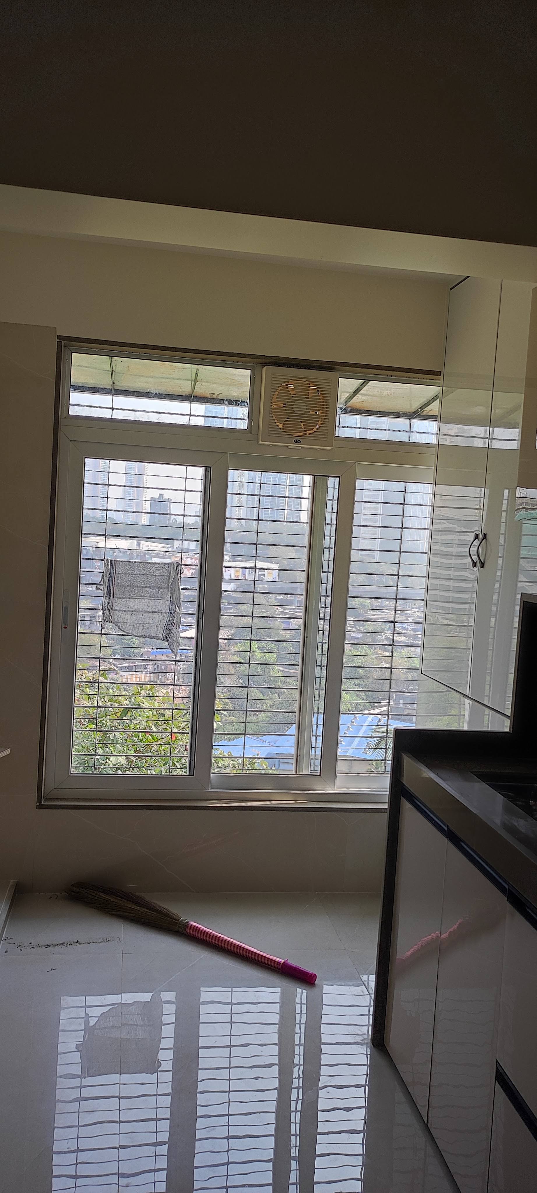 This modern aluminium sliding window is designed to give