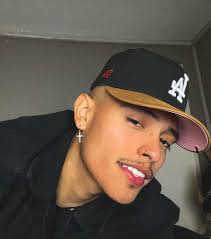 Hey guys! My name is Sokara, I'm 25, a 2nd grade teacher, and still new to  Austin:p I've made some amazing friends here who I love. but I really to  meet more