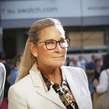 Looking for stores to shop around you? Apple S Head Of Retail Angela Ahrendts To Step Down