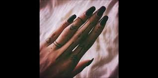 Tatouage Doigt Faut Il L Oser Tattoome Le Meilleur Du Tatouage