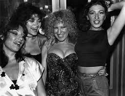 Bette midler (december 1, 1945) is an american singer, actress, and comedian, also known to her midler relocated to new york city to pursue acting on stage, and in 1970 she began singing at the. Early 80s Bette Midler And Her Backup Singers The Harlettes The Harlette On The Far Left Is A Young Katey Sagal She Performed With Bette In 1978 And 82 83 Oldschoolcool