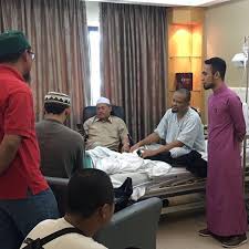 Tidak mungkin saya sesuka hati mahu duduk di atas katil orang jika tiada kebenaran daripada mereka sendiri, katanya kepada kosmo! Hafiz Hamidun On Twitter Melawat Abang Bakar Raihan Di Hospital Tadi Konsep Dia Orang Sakit Melawat Orang Sakit Https T Co P59iuhsram